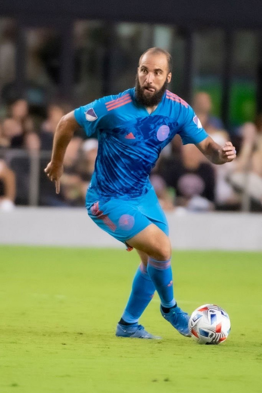 爱游戏登录入口-关于尤文图斯球员伊瓜因在比赛中射入关键进球的信息