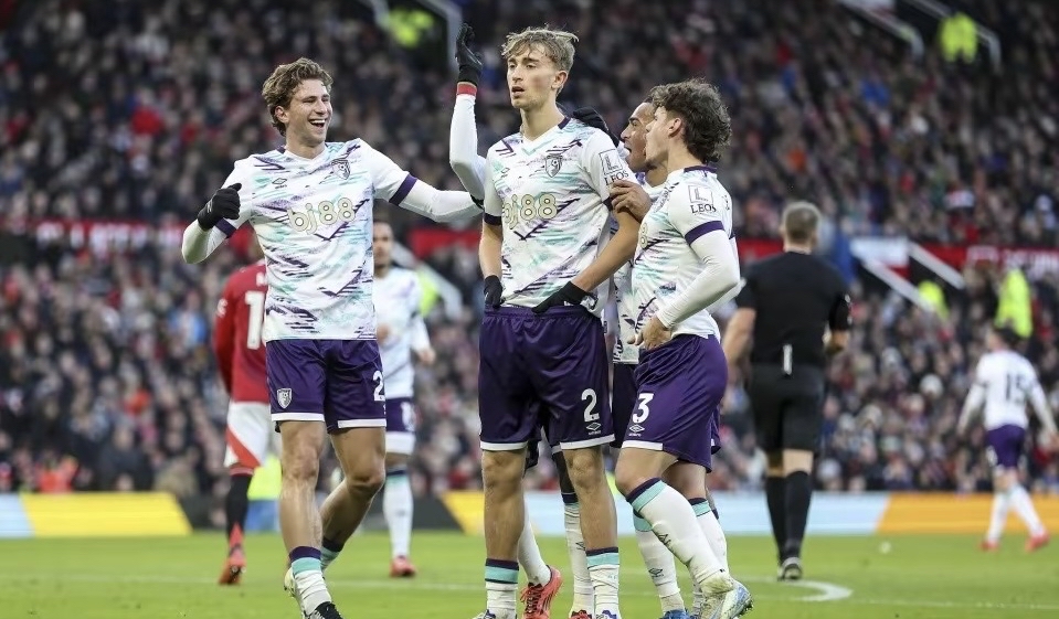 伯恩茅斯青年队夺得地区杯赛冠军的简单介绍 伯恩茅斯青年队夺得地区杯赛冠军的简单介绍