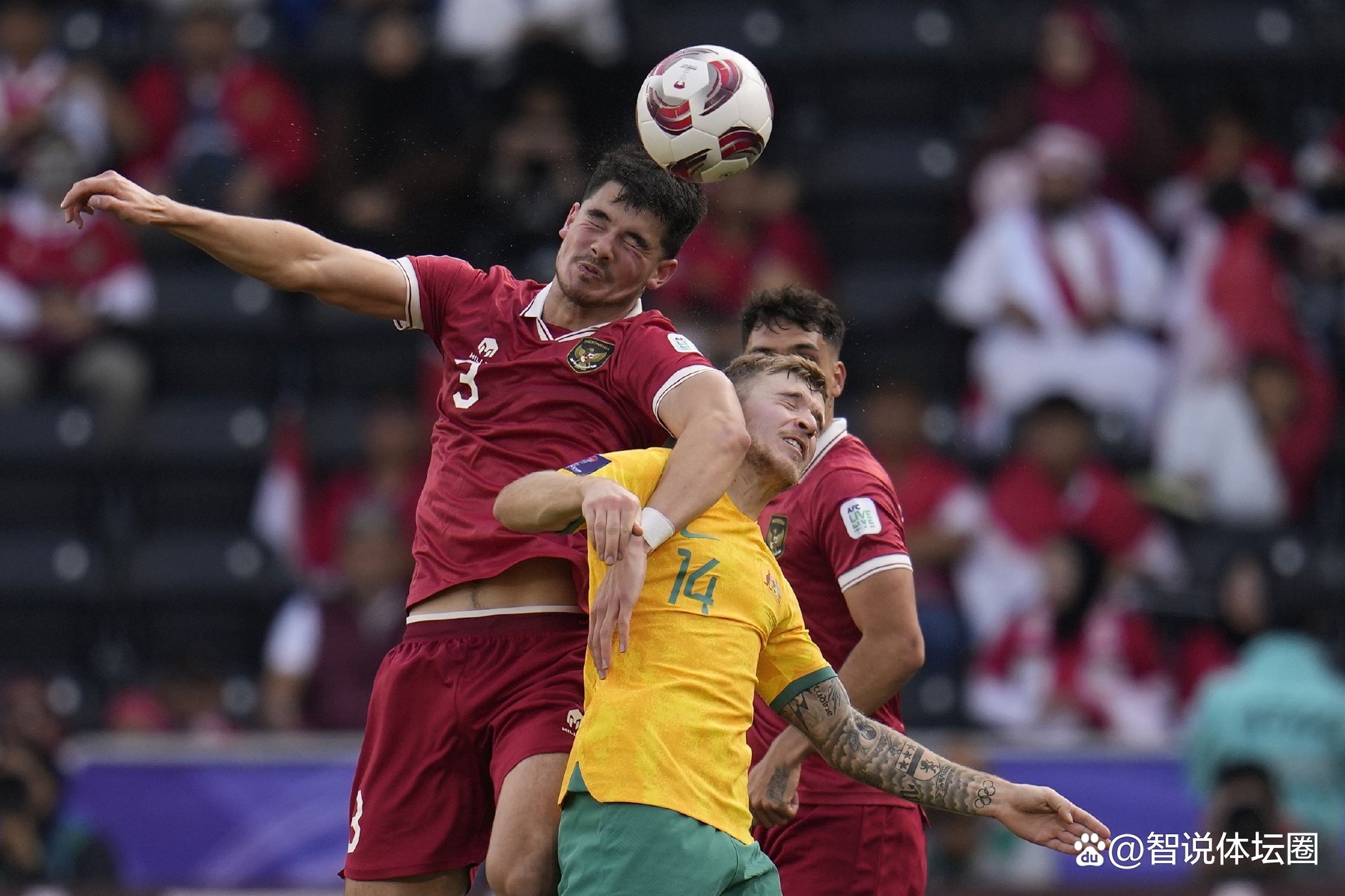 球队在比赛中面临困境，最终逆袭取得胜利