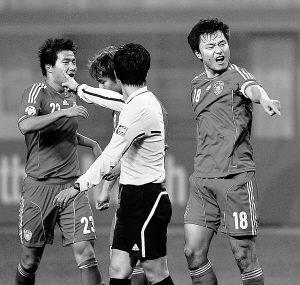 爱游戏官方入口-关于队长首开纪录，球队首积分入账的信息