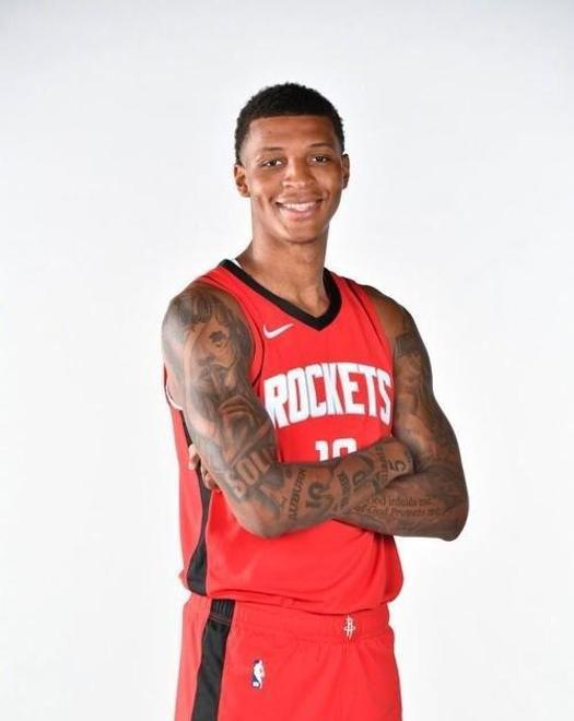 火箭队新星崭露头角,令人瞩目 火箭队新星崭露头角,令人瞩目