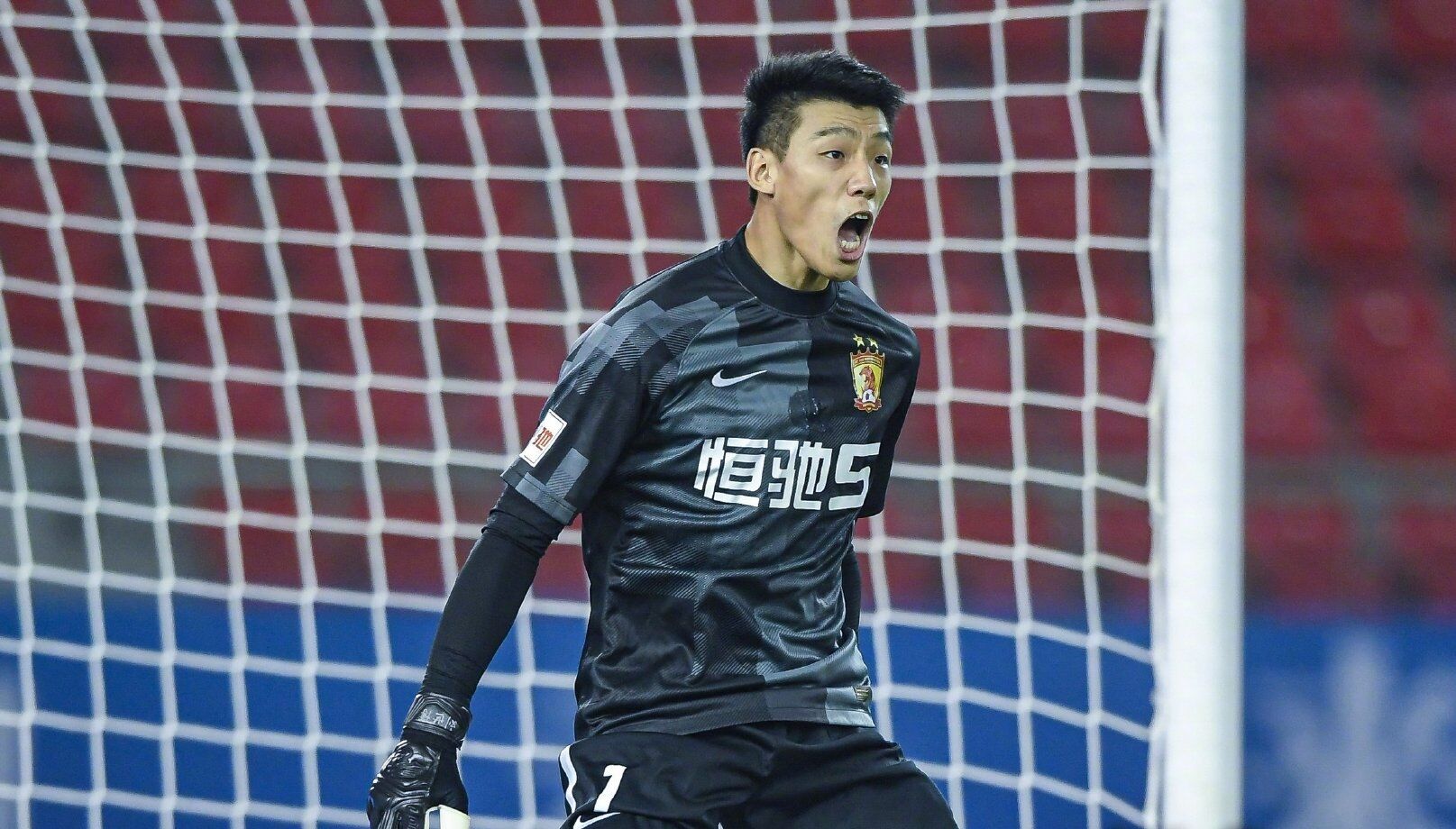 散发出勇气的年轻球员,挑战老将取胜的简单介绍 散发出勇气的年轻球员,挑战老将取胜的简单介绍