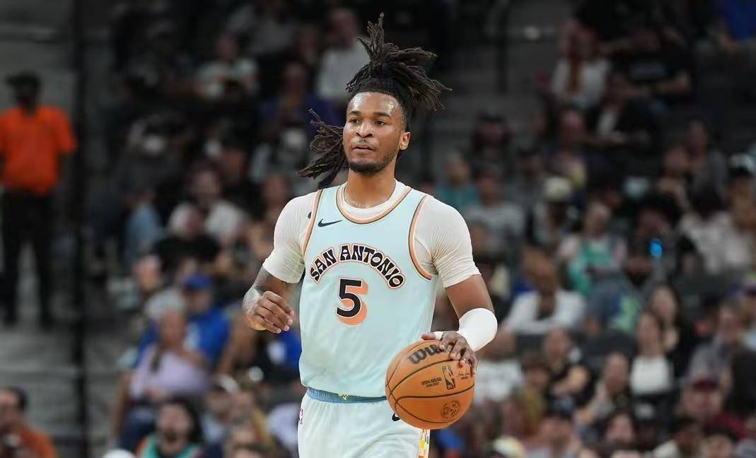 爱游戏官方登录入口-独行侠新秀表现亮眼，获得主教练赞誉