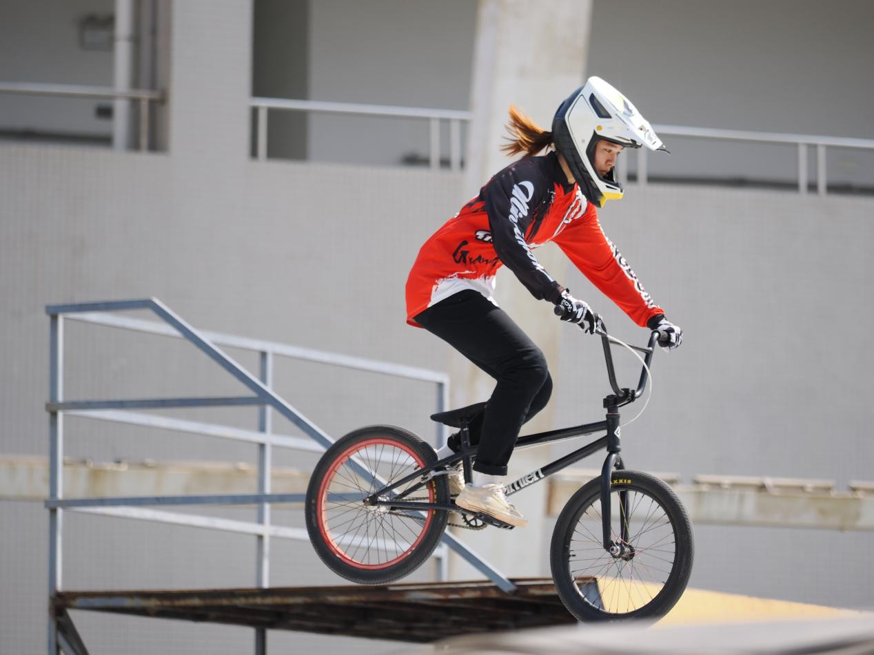 小轮车赛场上风起云涌，选手技术大PK的简单介绍