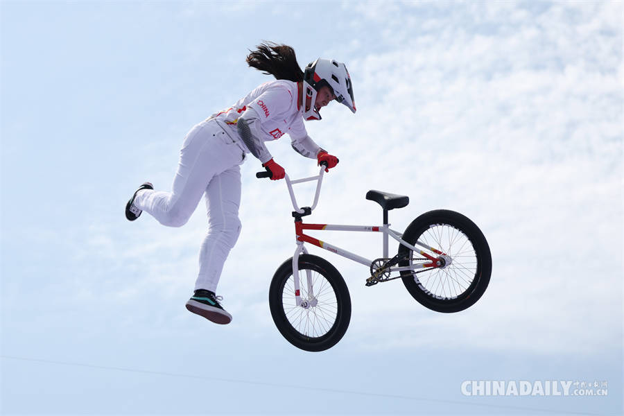 小轮车赛场上风起云涌，选手技术大PK的简单介绍