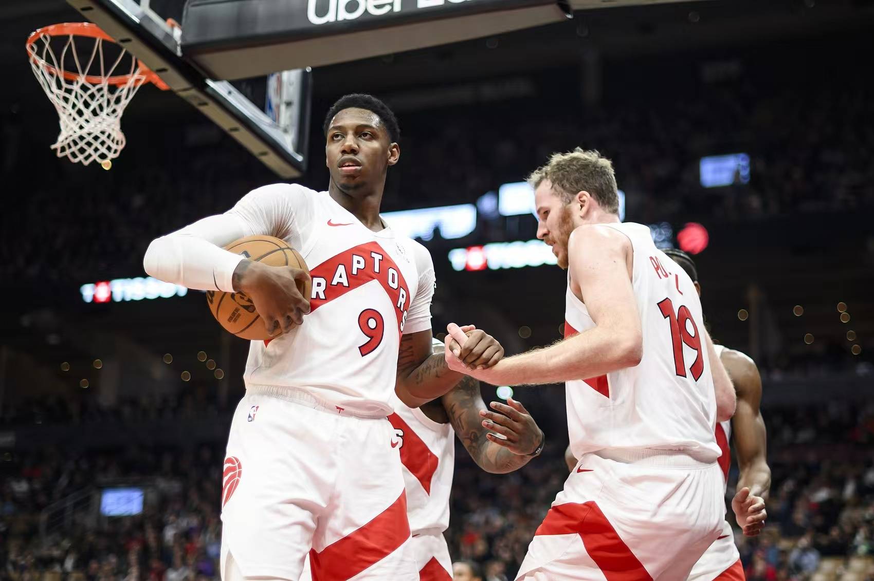 爱游戏-格林斯比取得连胜，保持领先优势