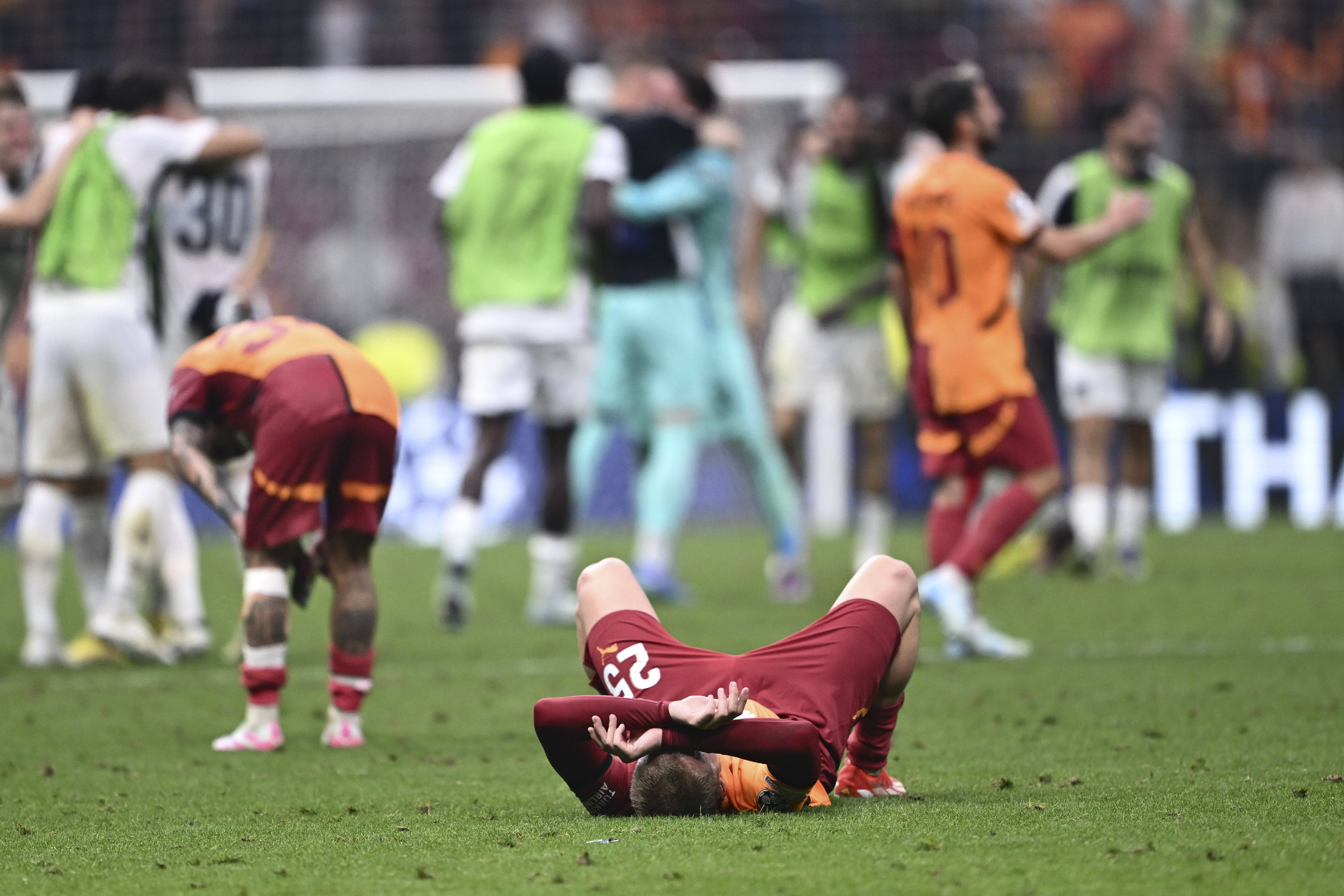 爱游戏官网-加拉塔萨雷取得胜利，淘汰赛希望喜人的简单介绍