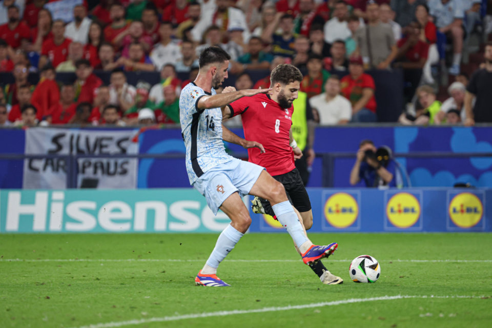 葡萄牙队在激烈的比赛中晋级欧洲杯预选赛 葡萄牙队在激烈的比赛中晋级欧洲杯预选赛