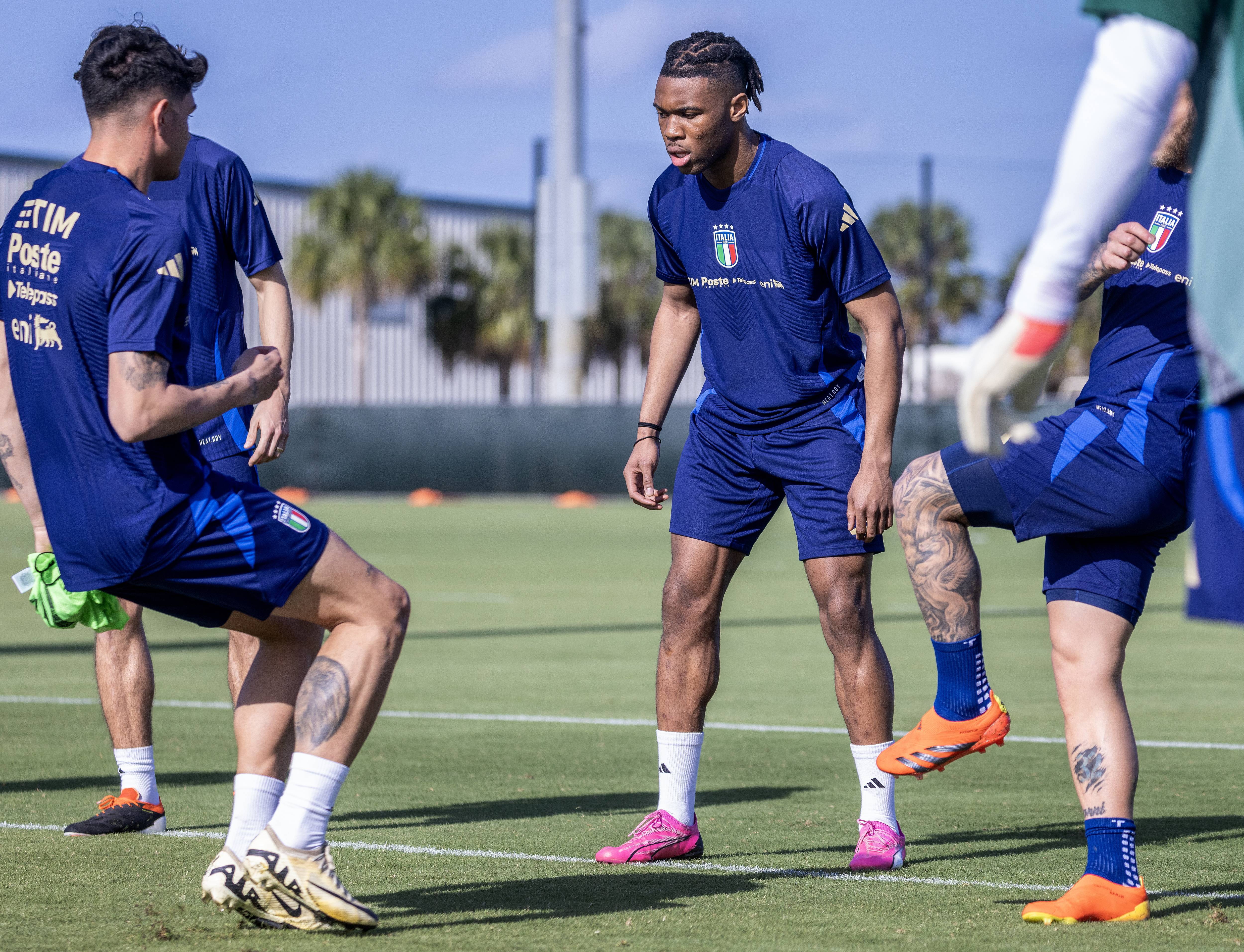 爱游戏亚洲官网-意大利球员在外国联赛赢得掌声