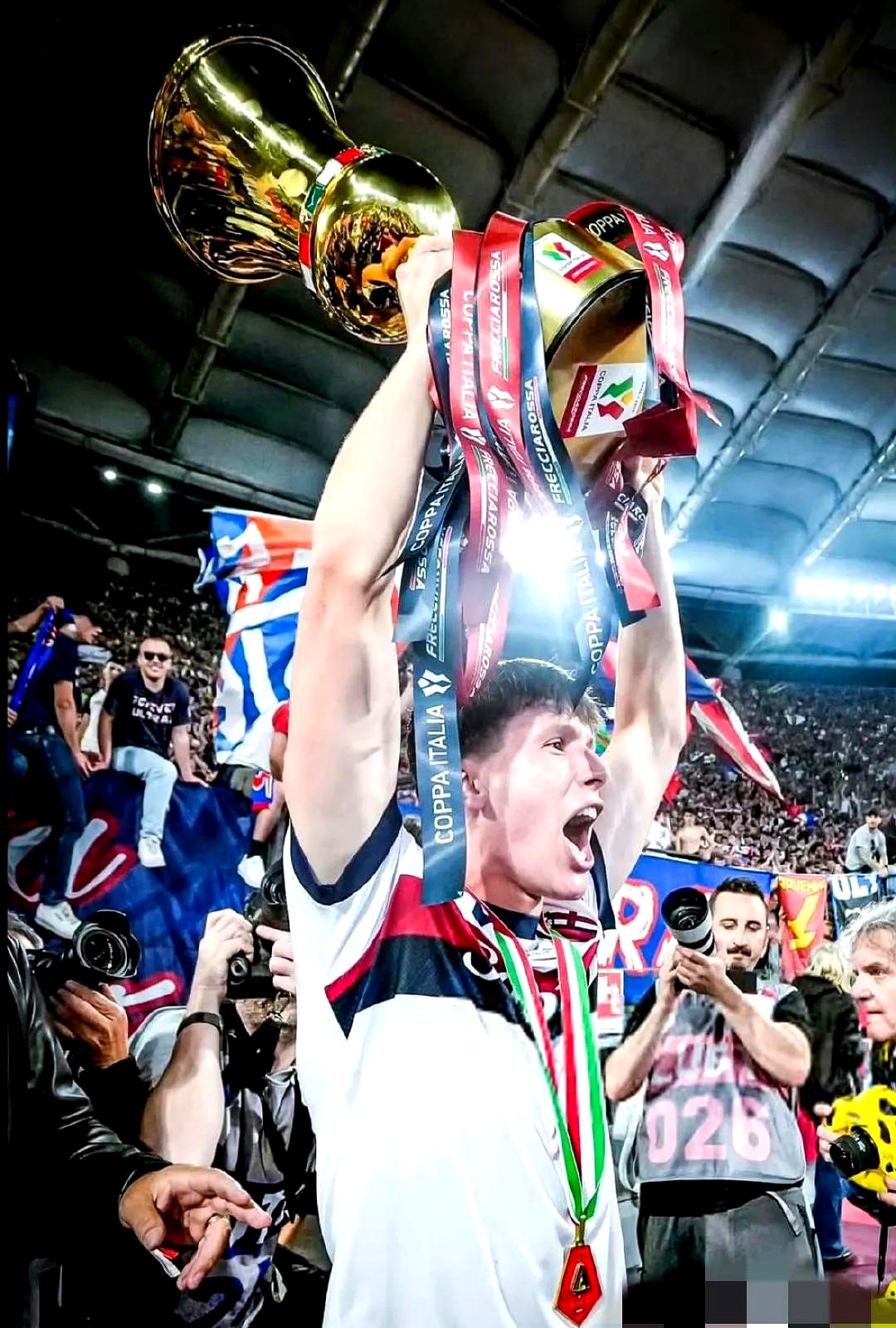 关于国际米兰重返巅峰,球迷欢呼雀跃的信息 关于国际米兰重返巅峰,球迷欢呼雀跃的信息