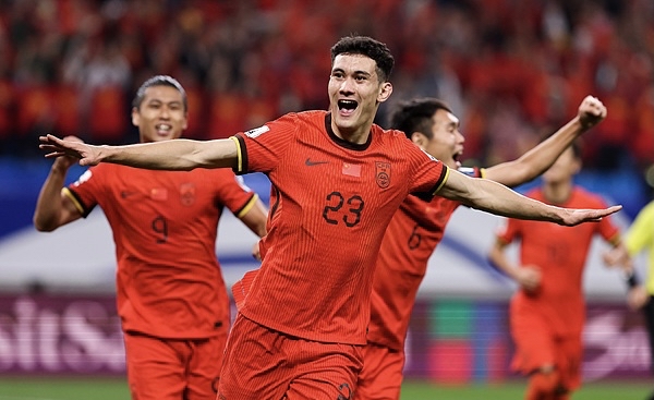 爱游戏app下载-冠军气息让人期待，足球比赛壮举引人瞩目