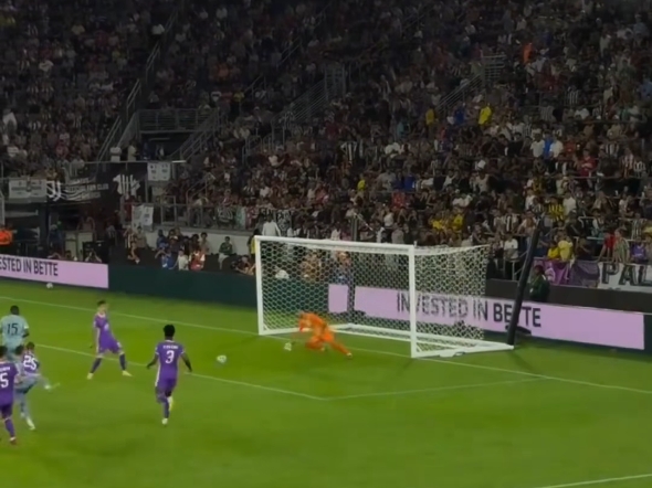 爱游戏官网入口-尤文图斯前锋表现神勇，孤独破门得分的简单介绍