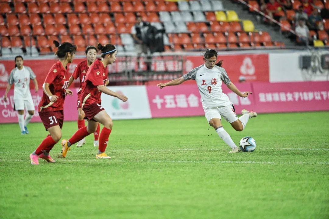 爱游戏-国际女足赛场惊险刺激，团队配合默契连战连胜的简单介绍