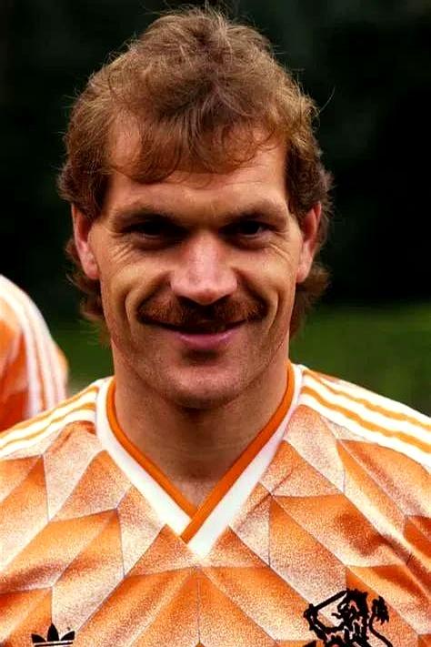 爱游戏亚洲官网-包含欧洲国家队决胜时刻，球员们誓死拼搏的词条