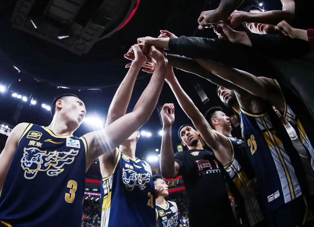 爱游戏网页版登录入口-山西队客场迎战广东男篮，重燃胜利火焰斩敌