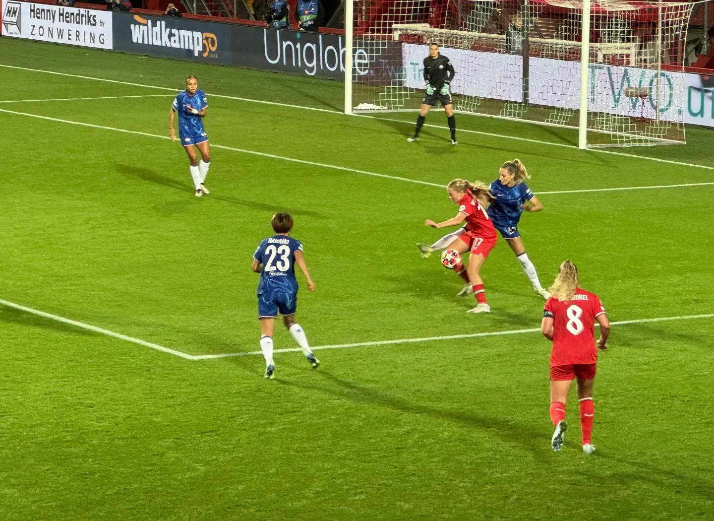 爱游戏官网-球员们以无比热情迎战，场面激烈激动不已