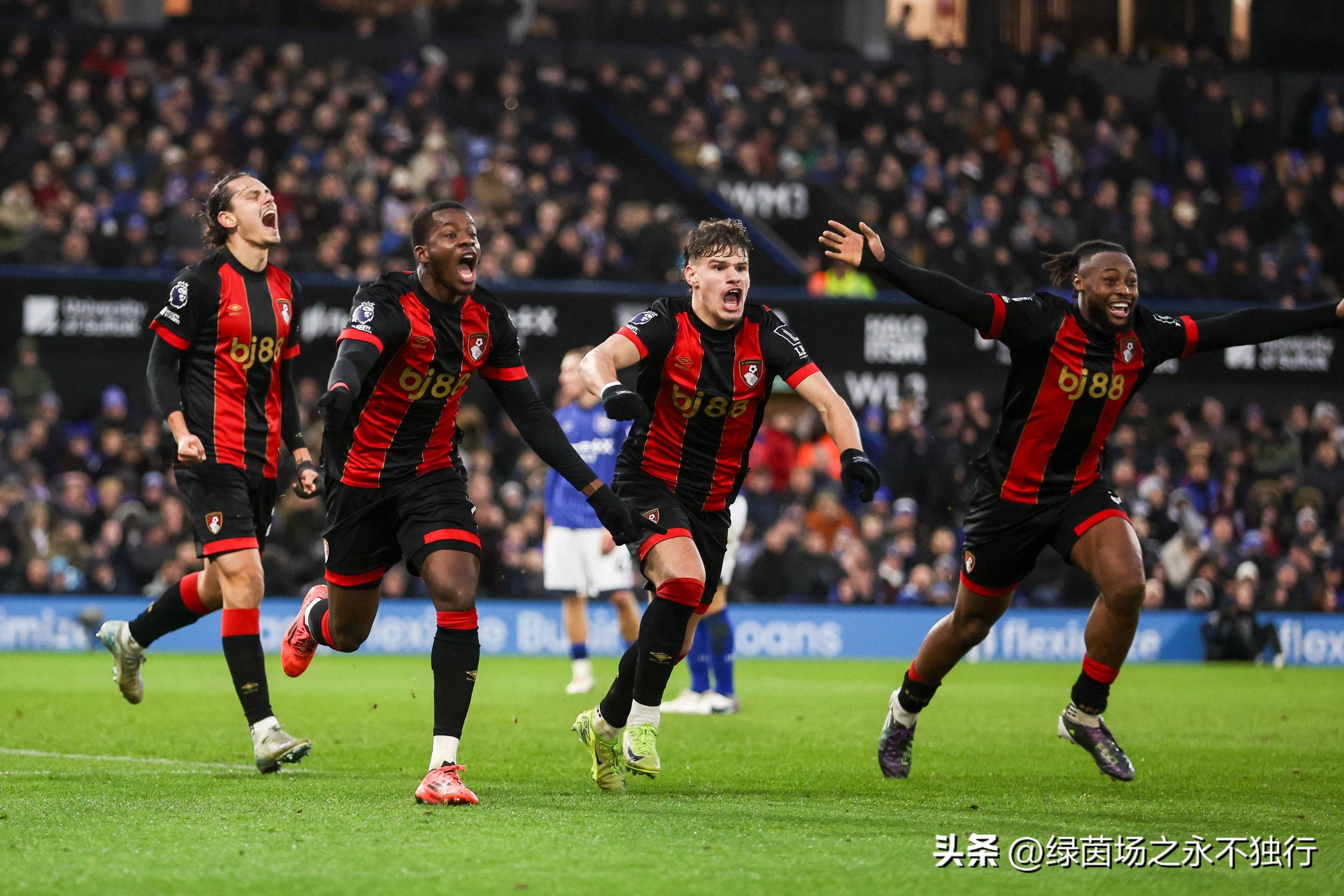 爱游戏中国官网-利物浦签下新锋线球员，外界猜测战术变化