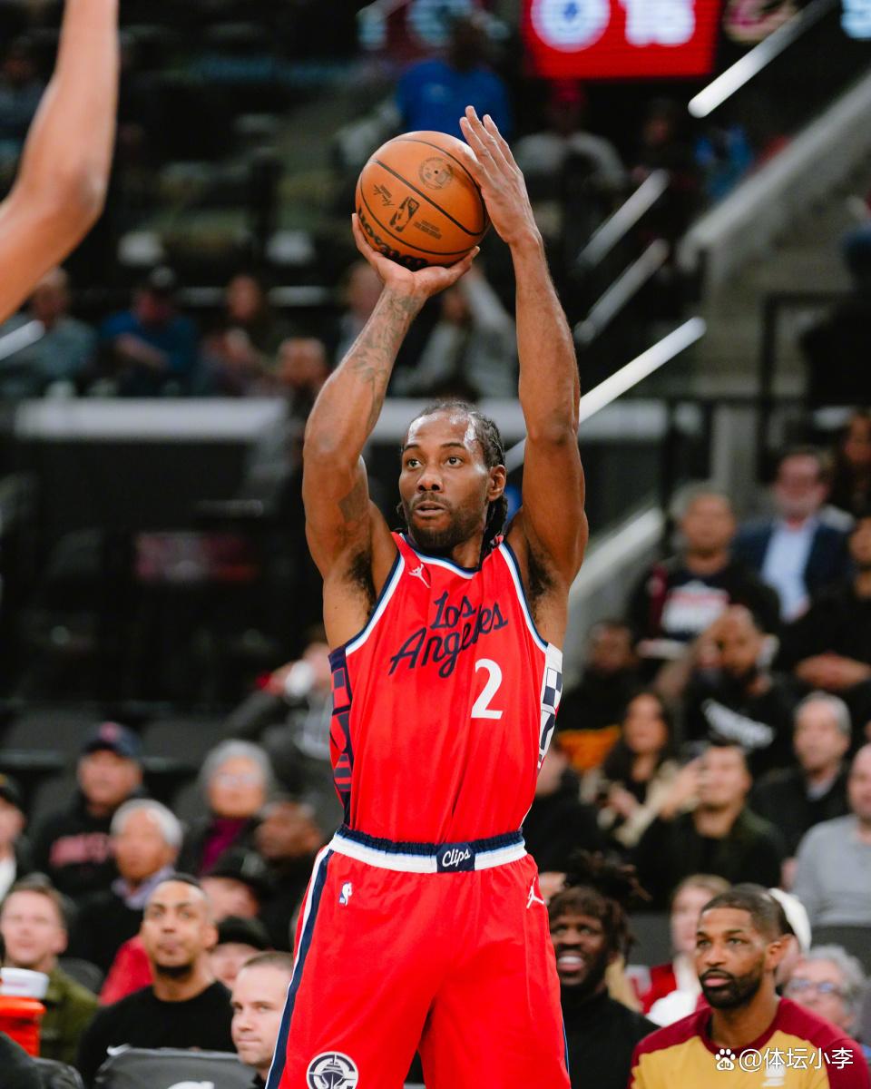 快船大胜公牛,莱昂纳德成为表现最出色球员 快船大胜公牛,莱昂纳德成为表现最出色球员