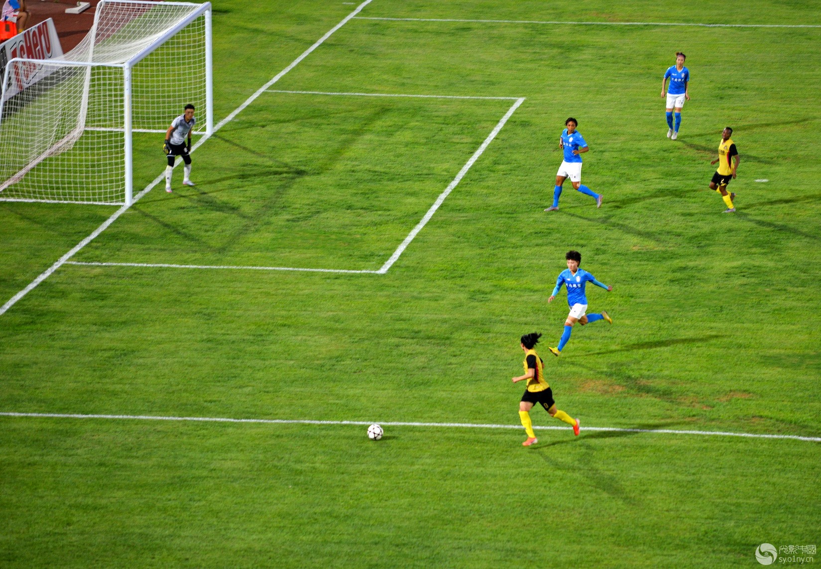 女子足球联赛中,实力对决激动人心的简单介绍 女子足球联赛中,实力对决激动人心的简单介绍