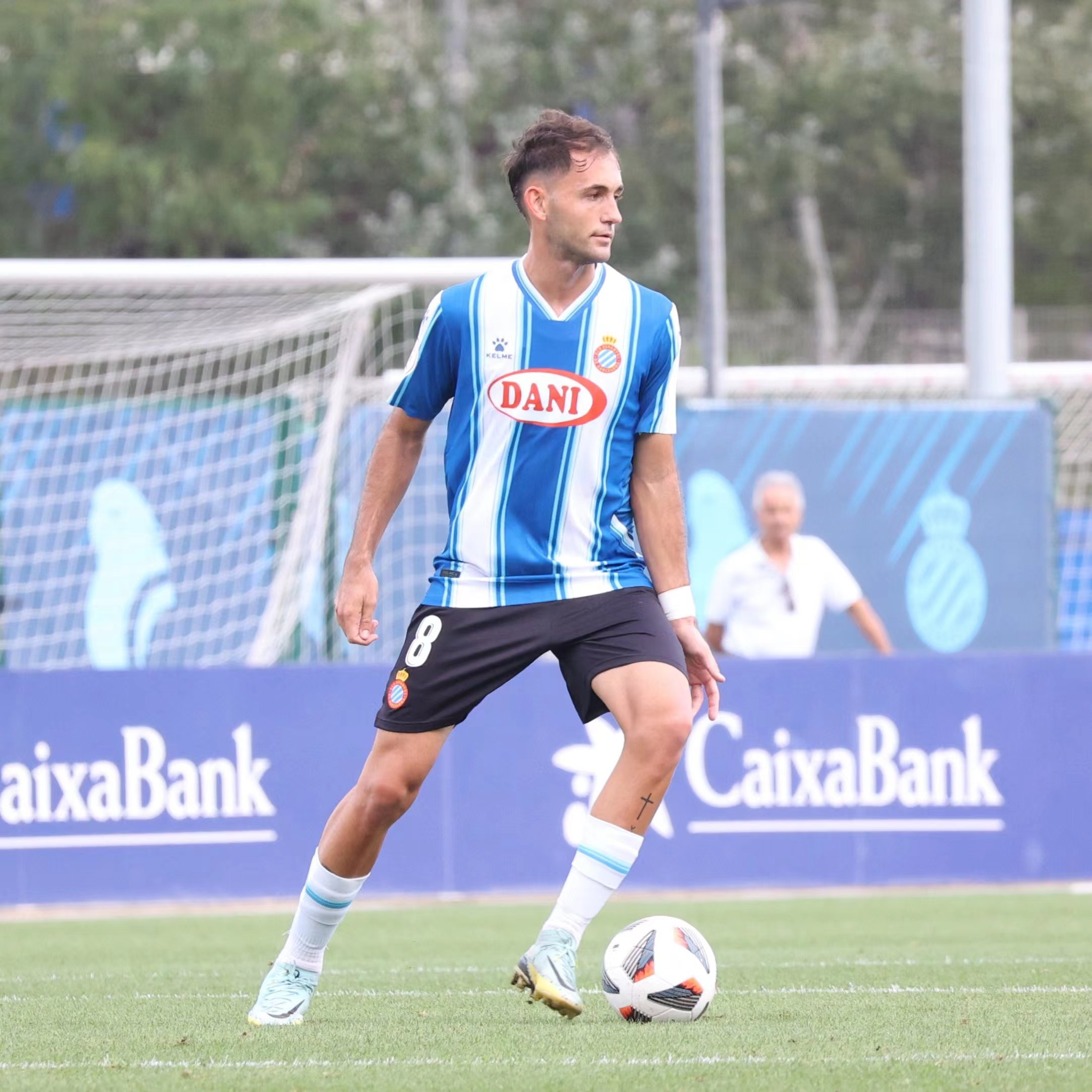 爱游戏官网-西班牙人主场告捷，贝克巧计的简单介绍