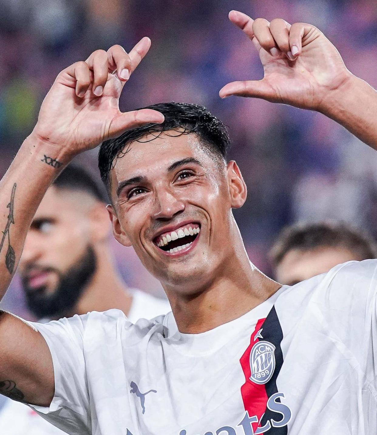 包含AC米兰新晋天才崭露头角，受到赞誉的词条