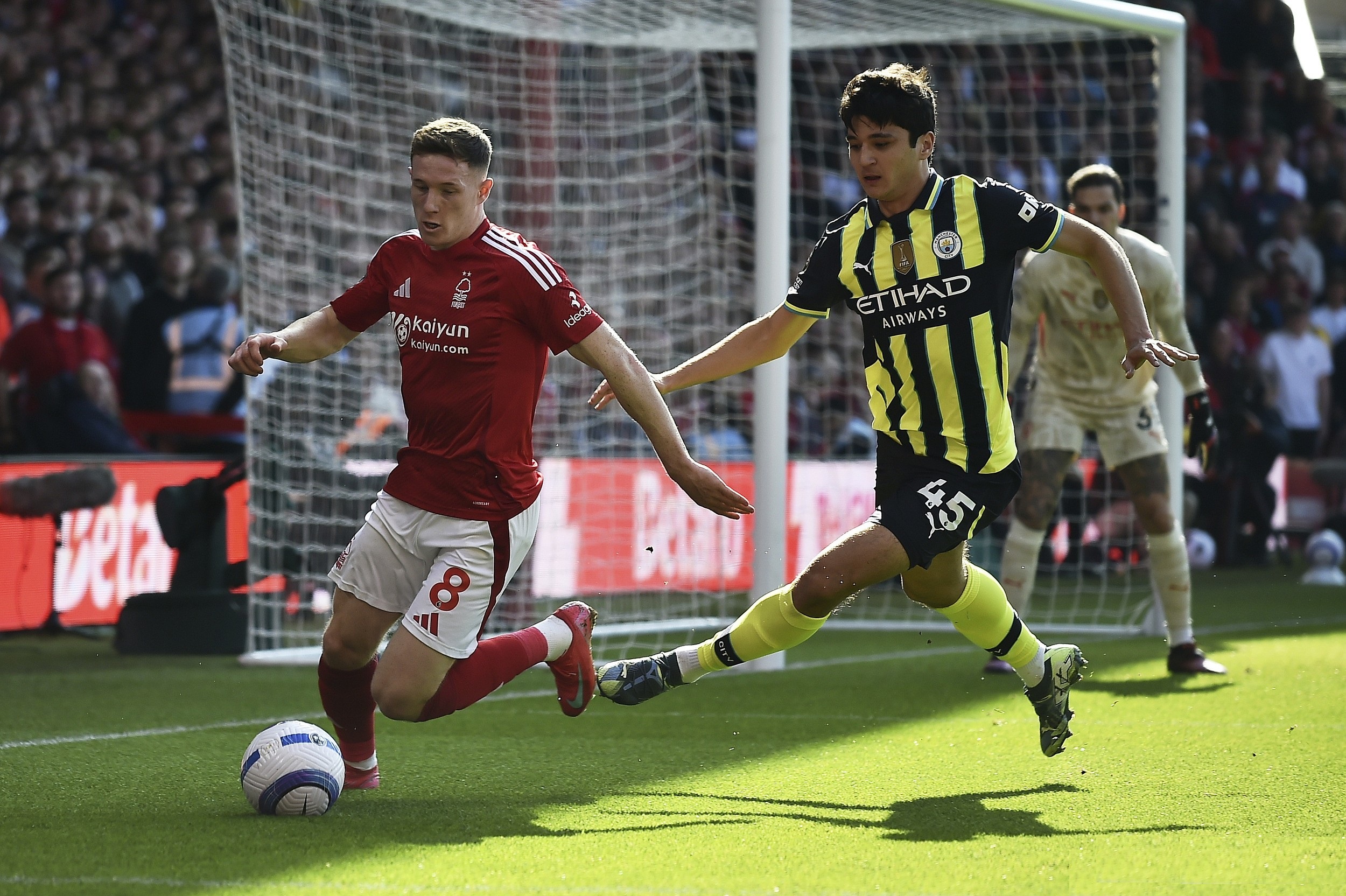 曼城客场击败热刺,继续追赶领头 曼城客场击败热刺,继续追赶领头